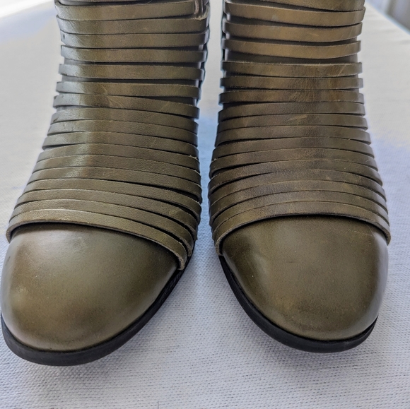 Green round toe leather bootie. 3" heel. Circus/Sam Edelman. - Picture 3 of 8